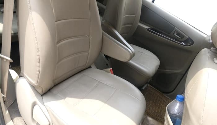 2013 Toyota Innova 2.5 VX 7 STR, Diesel, Manual, 1,02,905 km, interior