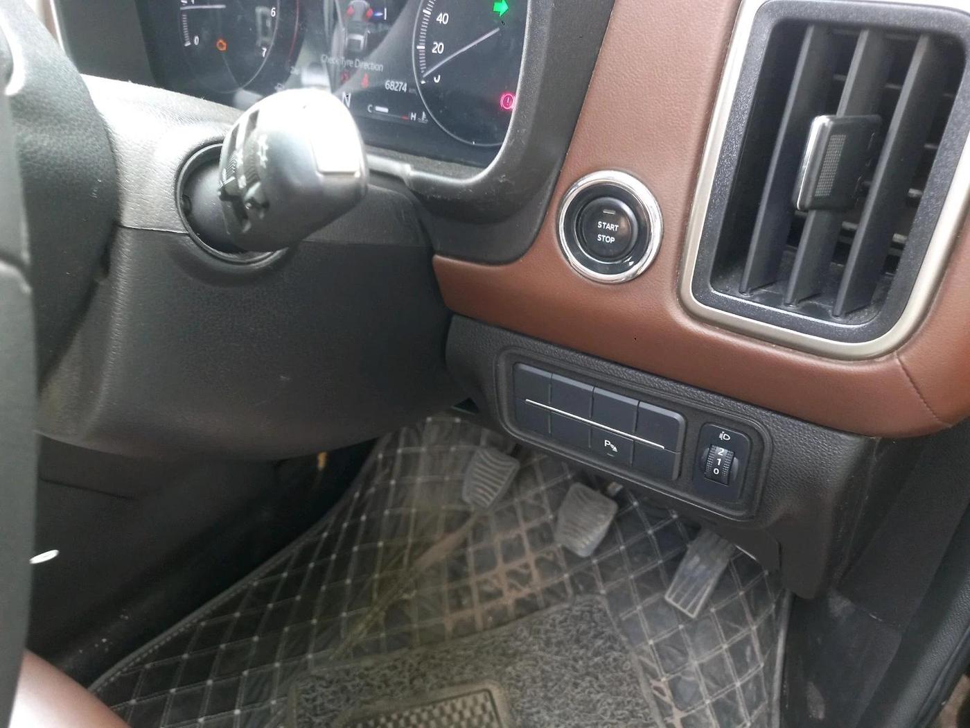 2023 Mahindra SCORPIO-N Z8 L DIESEL MT 2WD 7 STR, Diesel, Manual, 68,274 km, interior