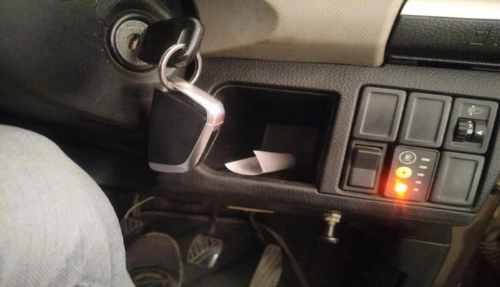 2014 Maruti Wagon R 1.0 LXI CNG, CNG, Manual, 75,665 km, interior