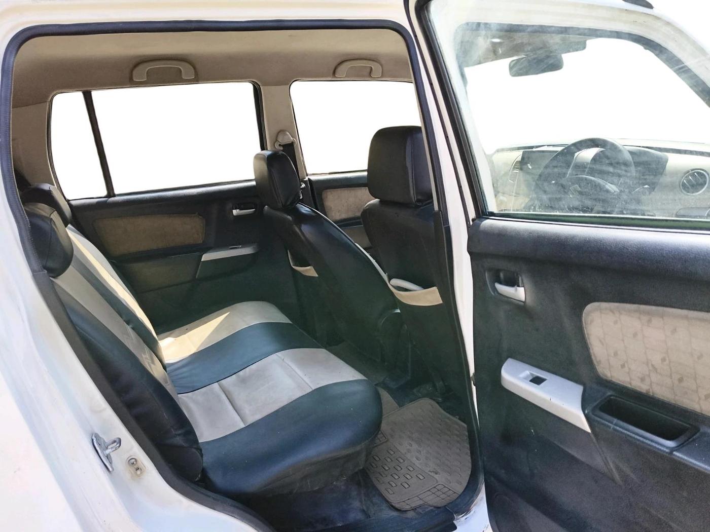 2013 Maruti Wagon R 1.0 VXI, Petrol, Manual, 1,20,000 km, interior