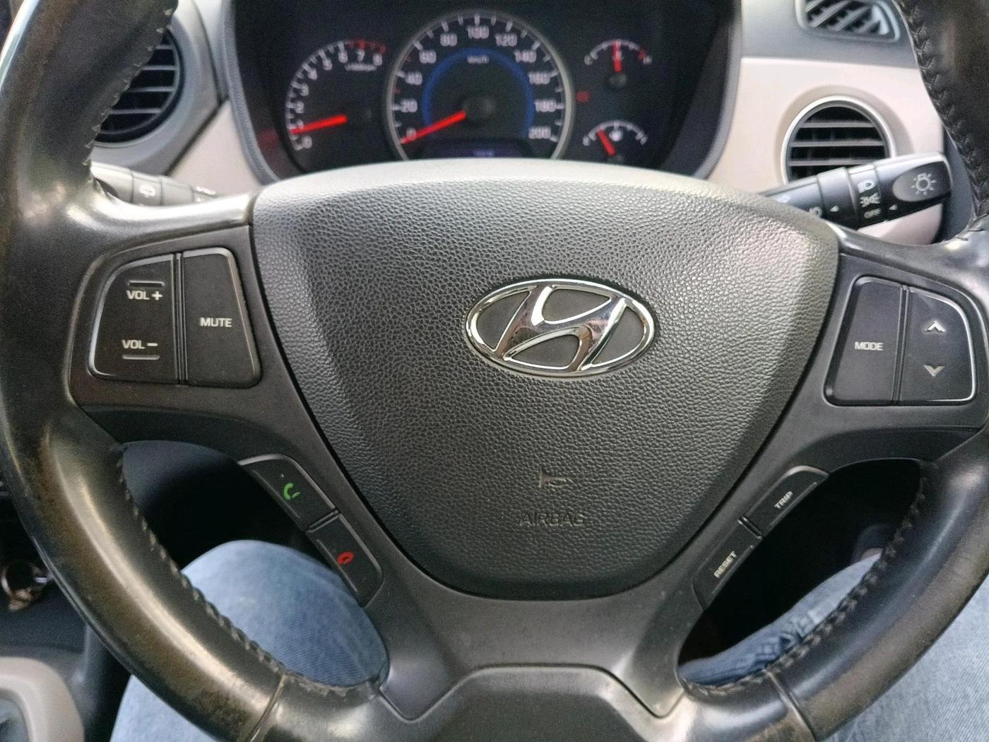 2013 Hyundai Grand i10 ASTA (O) 1.2 KAPPA VTVT, CNG, Manual, 65,589 km, interior