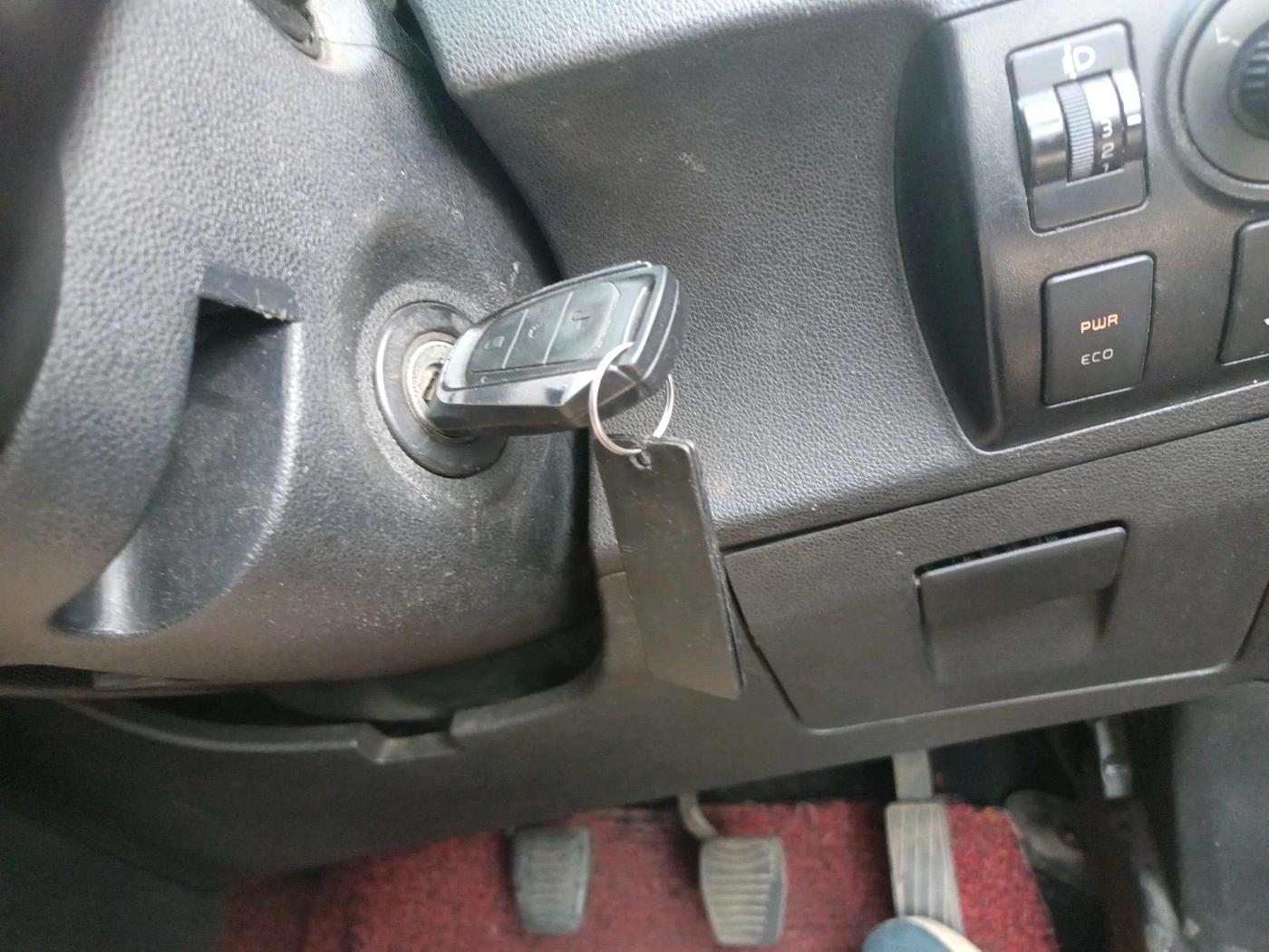 2018 Mahindra KUV 100 NXT K8 D 6 STR DUAL TONE, Diesel, Manual, 1,53,337 km, interior