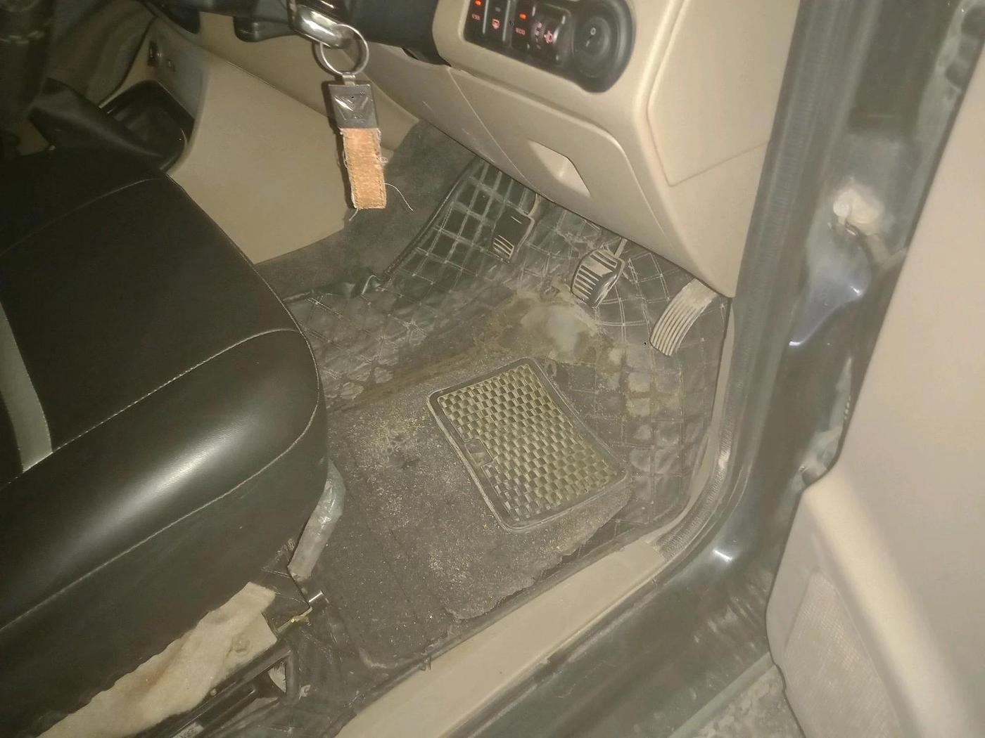 2023 Mahindra BOLERO NEO N 8, Diesel, Manual, 43,372 km, interior