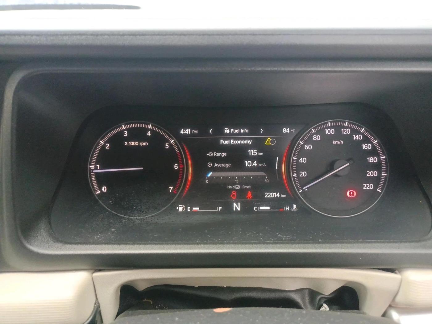 2022 Mahindra XUV700 MX P MT 5 STR, Petrol, Manual, 22,014 km, interior