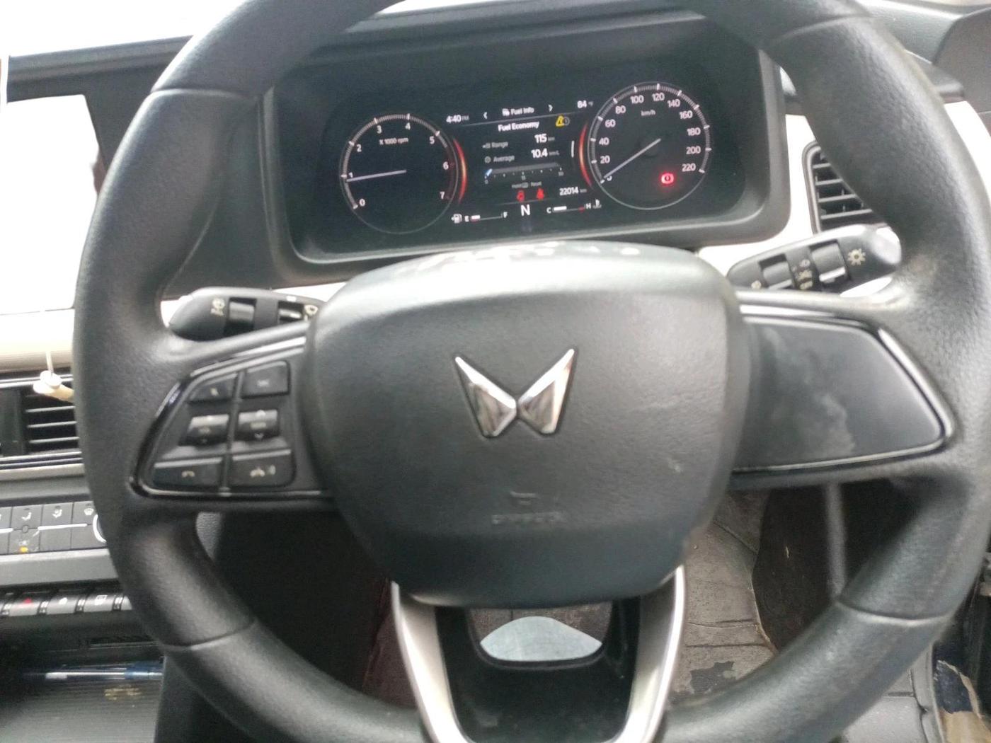 2022 Mahindra XUV700 MX P MT 5 STR, Petrol, Manual, 22,014 km, interior