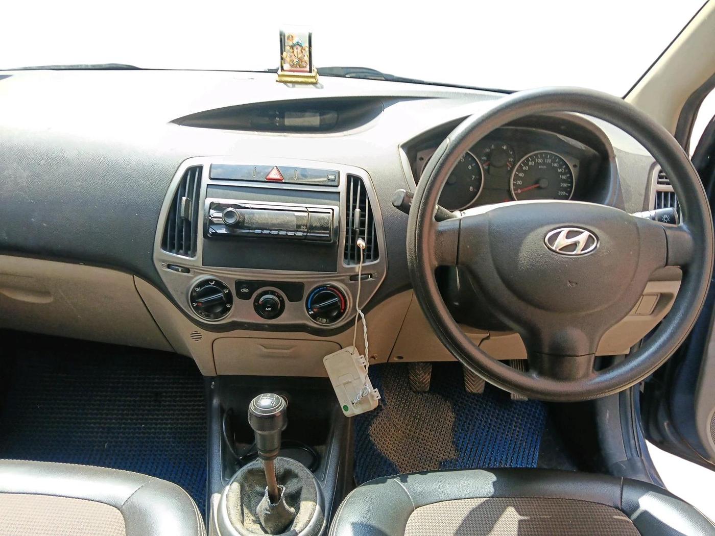 2013 Hyundai i20 MAGNA 1.2, Petrol, Manual, 67,499 km, interior