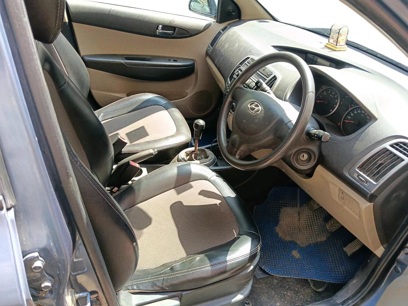 2013 Hyundai i20 MAGNA 1.2, Petrol, Manual, 67,499 km, interior