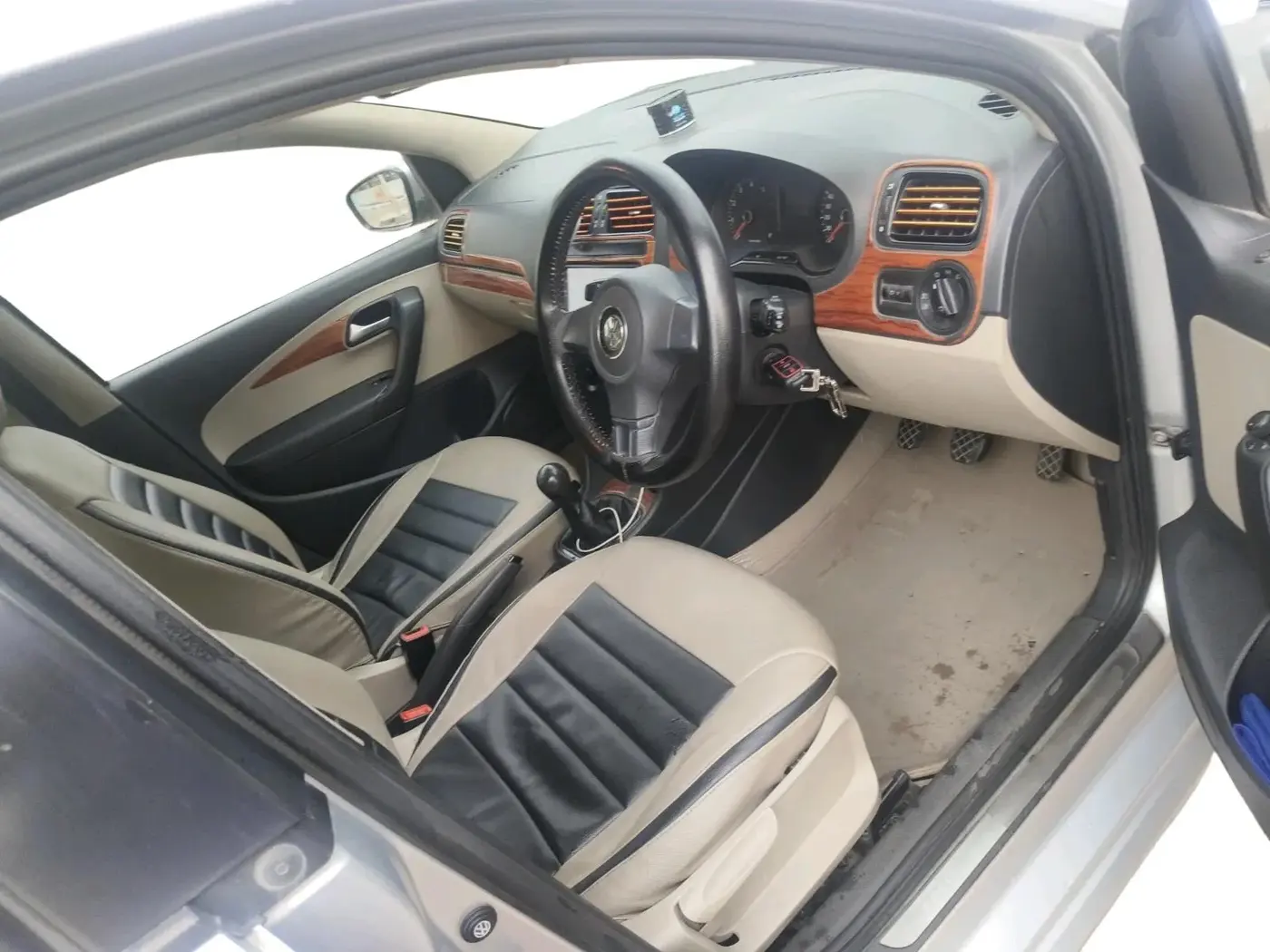 2013 Volkswagen Polo COMFORTLINE 1.2L PETROL, Petrol, Manual, 77,794 km, interior