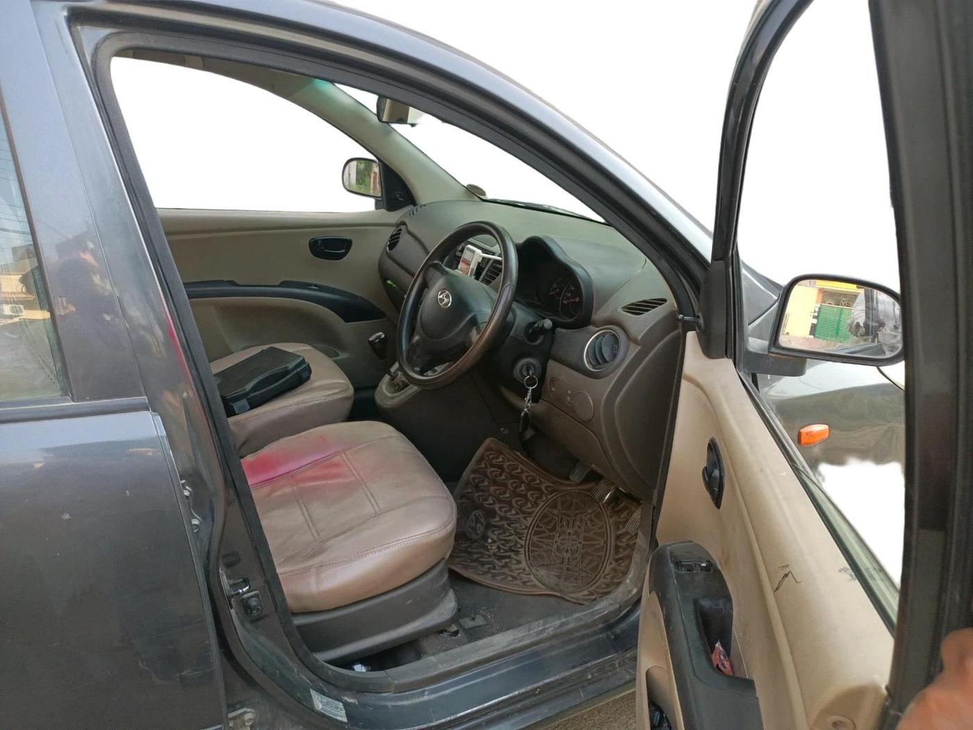 2012 Hyundai i10 ERA 1.1 LPG, Petrol, Manual, 1,04,132 km, interior
