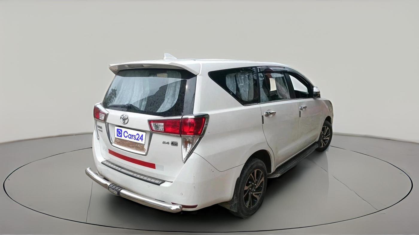 2022 Toyota Innova Crysta 2.4 G 8 STR, Diesel, Manual, 77,834 km, exterior