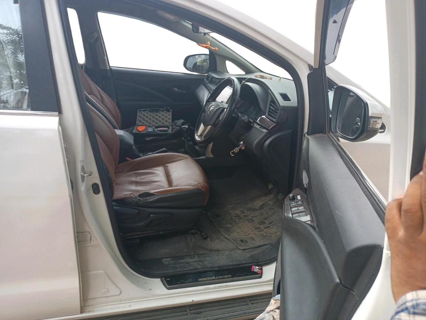 2022 Toyota Innova Crysta 2.4 G 8 STR, Diesel, Manual, 77,834 km, interior