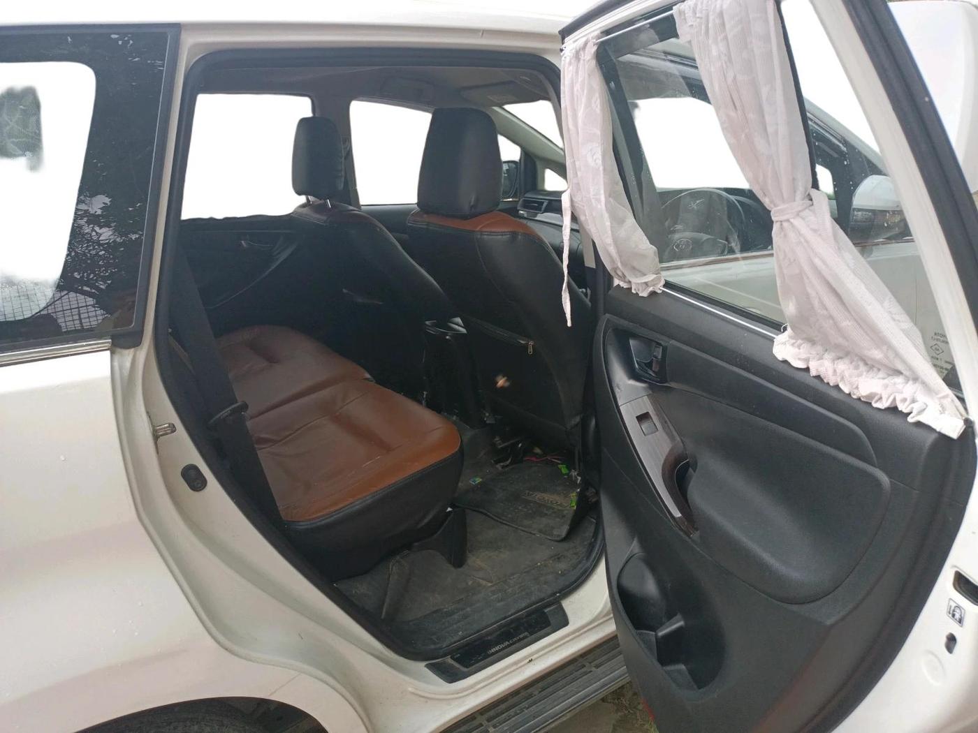 2022 Toyota Innova Crysta 2.4 G 8 STR, Diesel, Manual, 77,834 km, interior