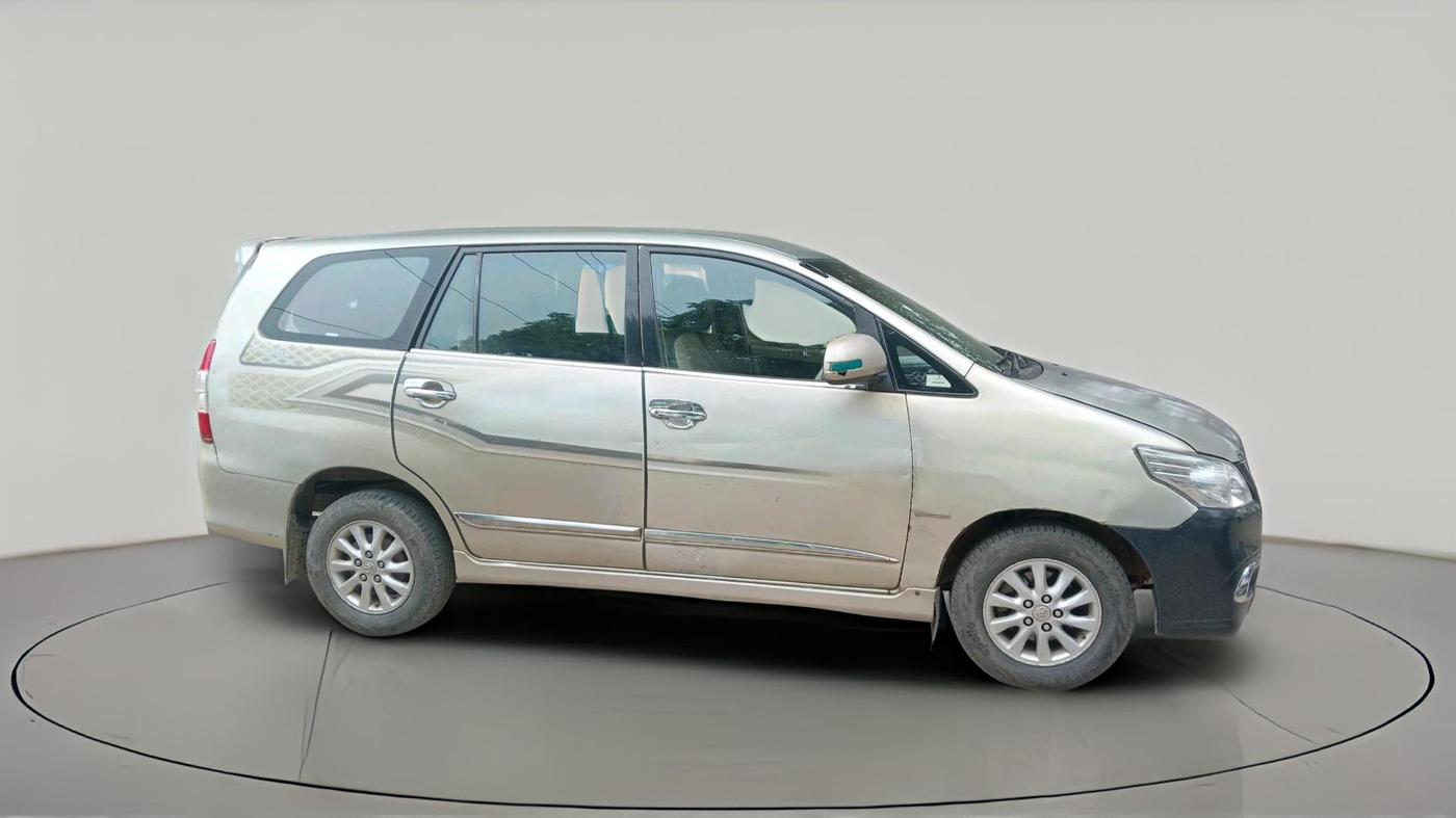 2013 Toyota Innova 2.5 ZX 7 STR, Diesel, Manual, 2,82,466 km, exterior