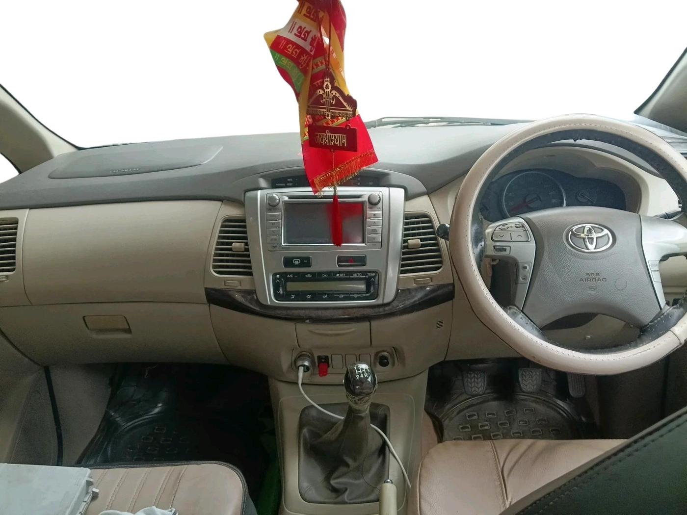 2013 Toyota Innova 2.5 ZX 7 STR, Diesel, Manual, 2,82,466 km, interior