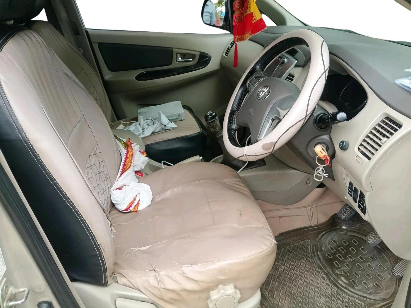 2013 Toyota Innova 2.5 ZX 7 STR, Diesel, Manual, 2,82,466 km, interior