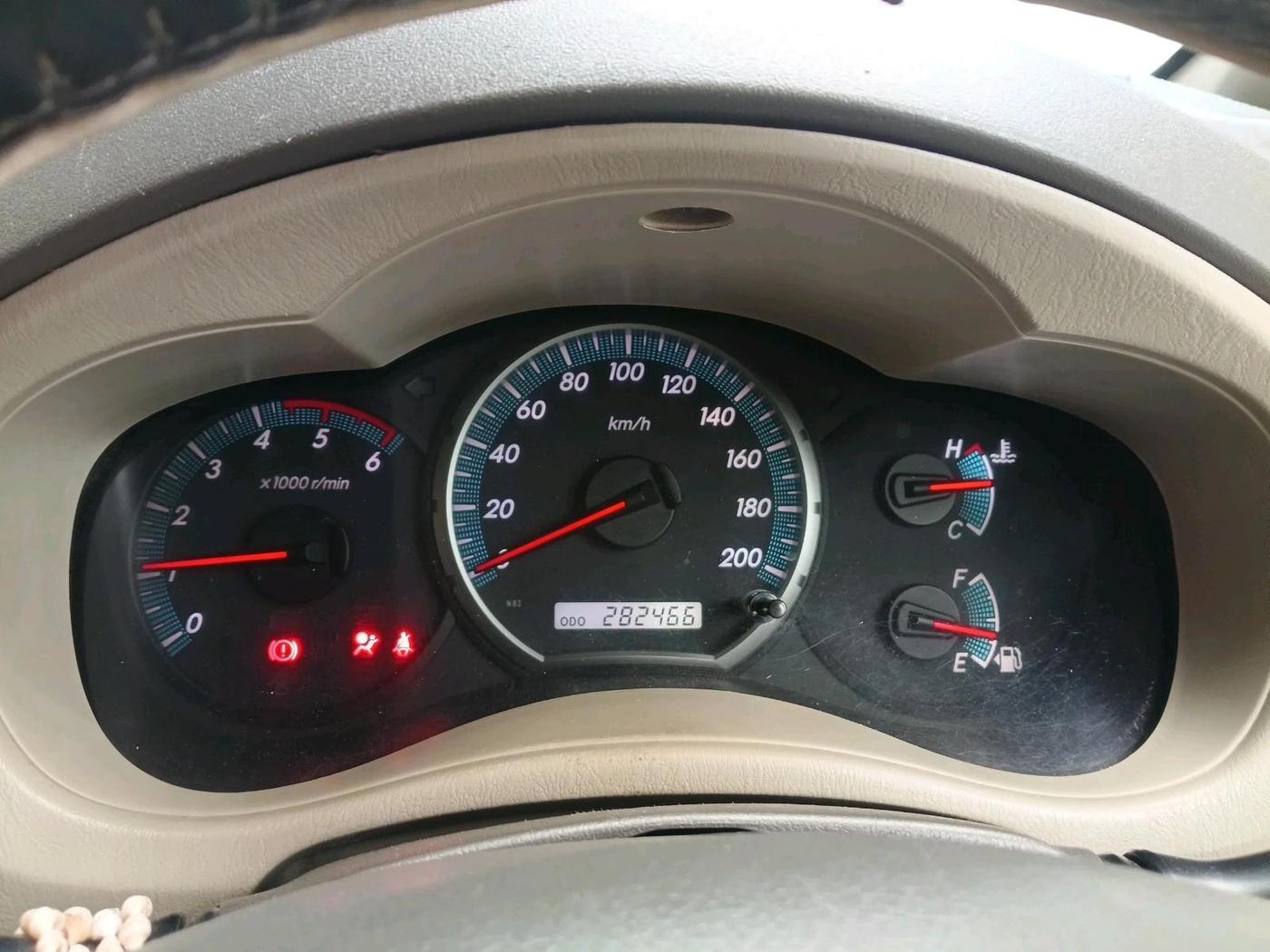 2013 Toyota Innova 2.5 ZX 7 STR, Diesel, Manual, 2,82,466 km, interior