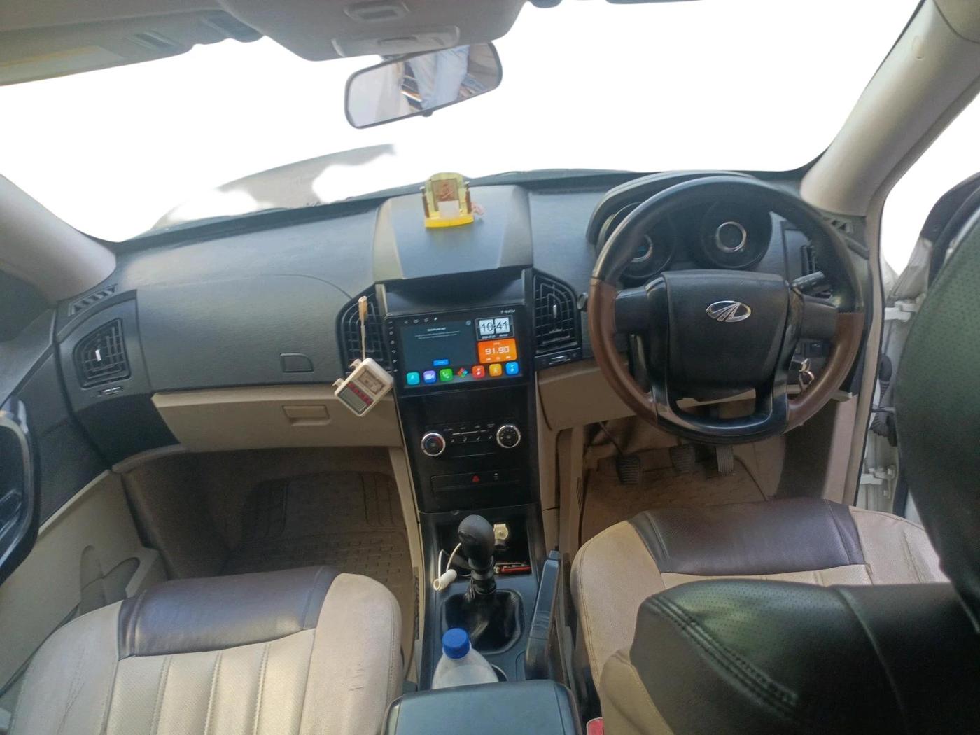 2017 Mahindra XUV500 W4, Diesel, Manual, 1,15,396 km, interior