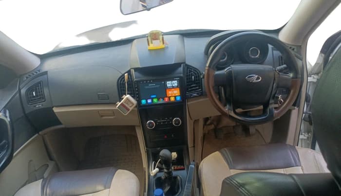 2017 Mahindra XUV500 W4, Diesel, Manual, 1,15,396 km, interior