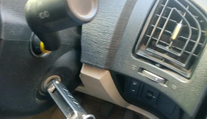 2017 Mahindra XUV500 W4, Diesel, Manual, 1,15,396 km, interior