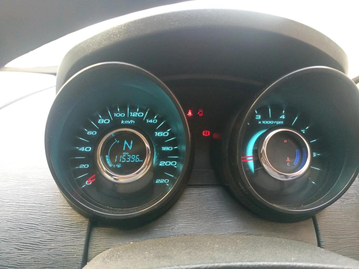 2017 Mahindra XUV500 W4, Diesel, Manual, 1,15,396 km, interior