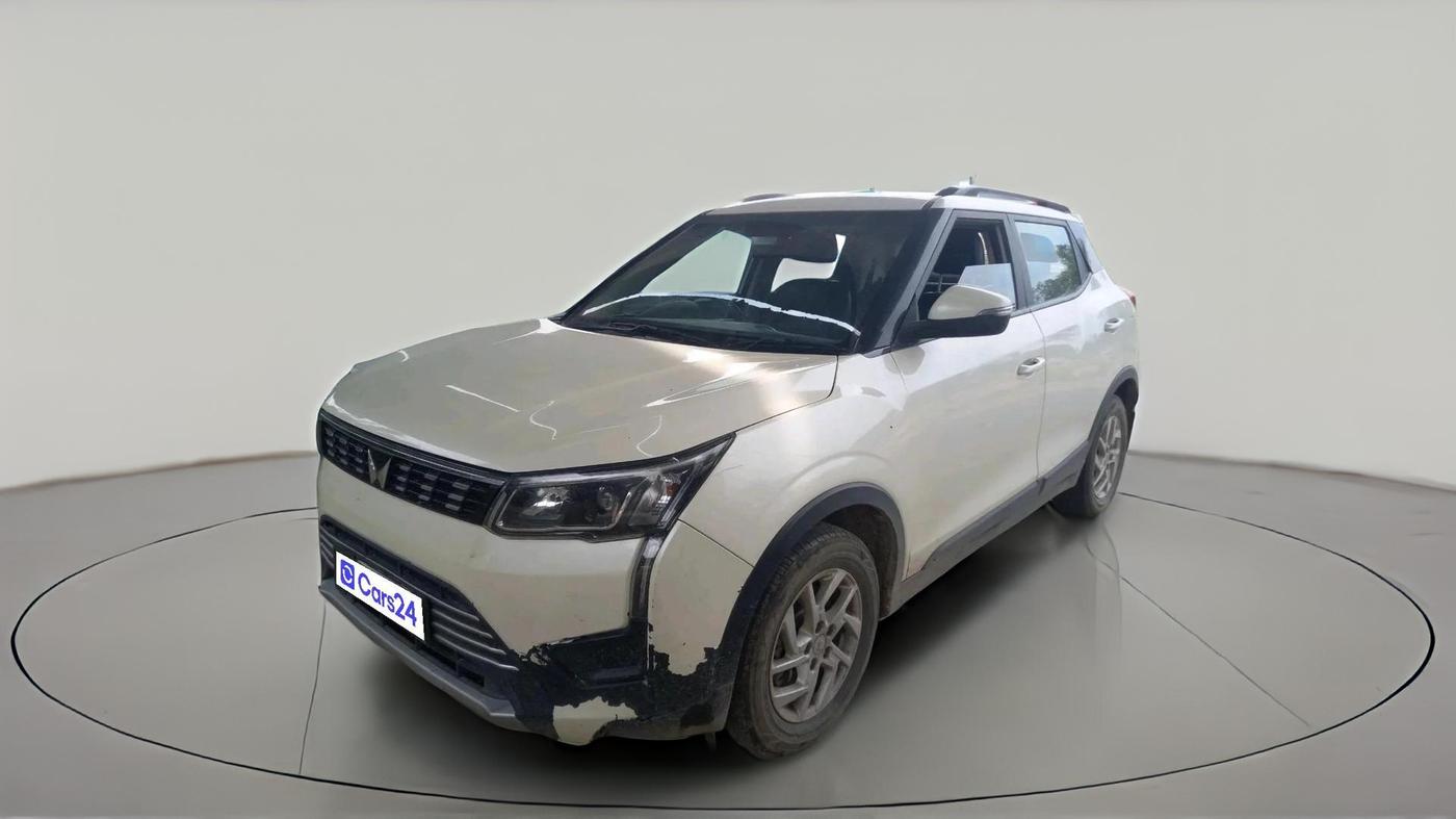2022 Mahindra XUV300 W8 1.2 PETROL, Petrol, Manual, 72,546 km, exterior
