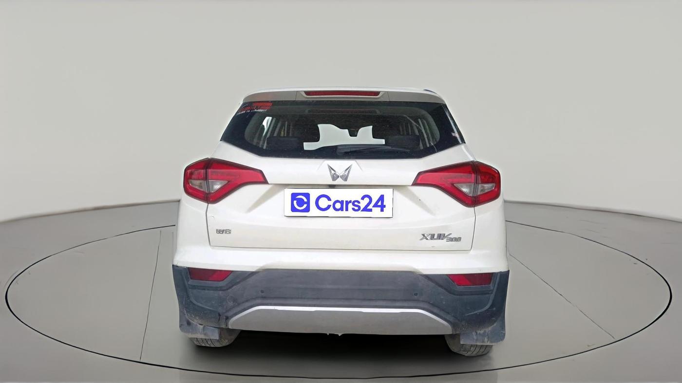 2022 Mahindra XUV300 W8 1.2 PETROL, Petrol, Manual, 72,546 km, exterior