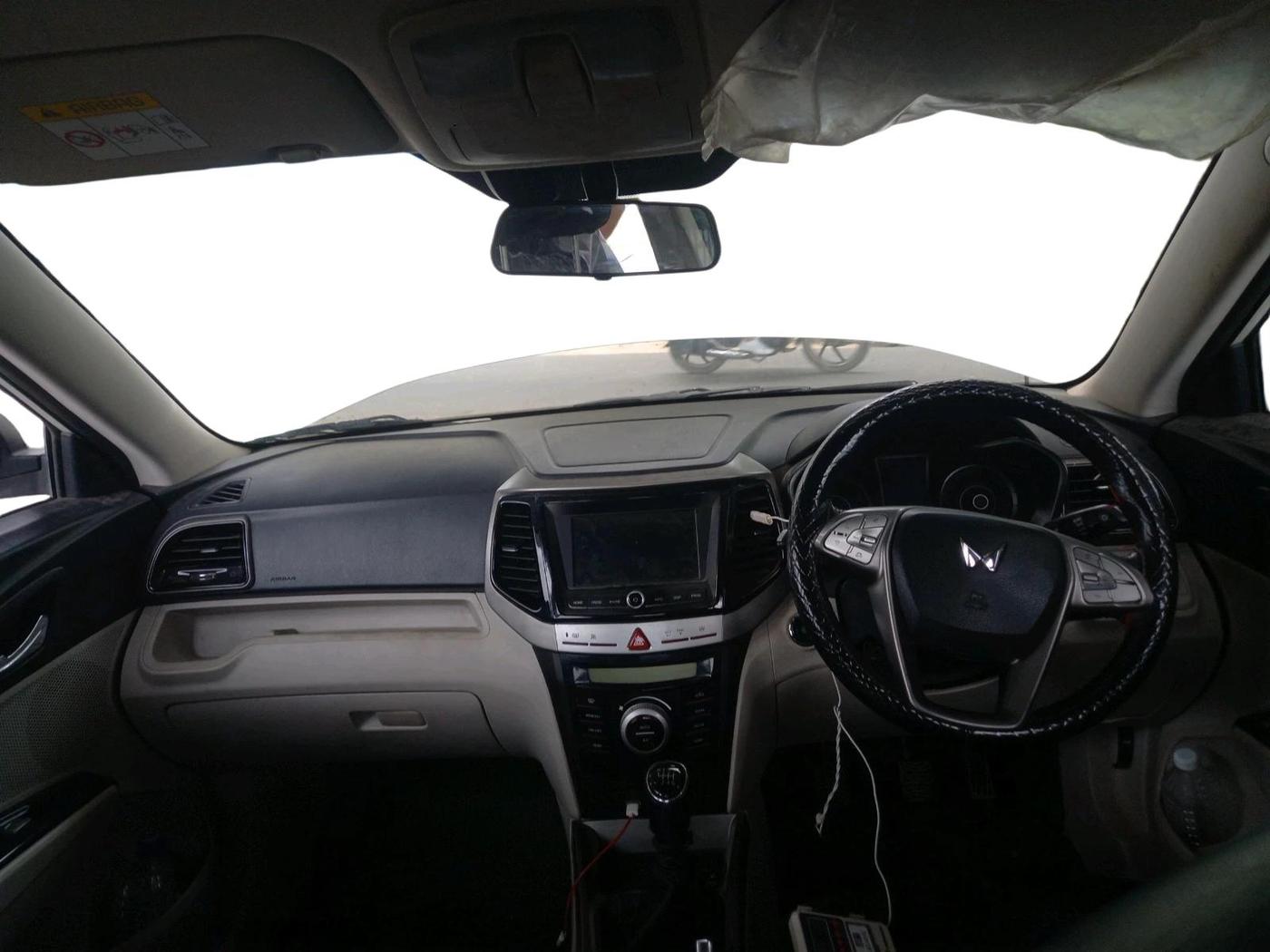 2022 Mahindra XUV300 W8 1.2 PETROL, Petrol, Manual, 72,546 km, interior