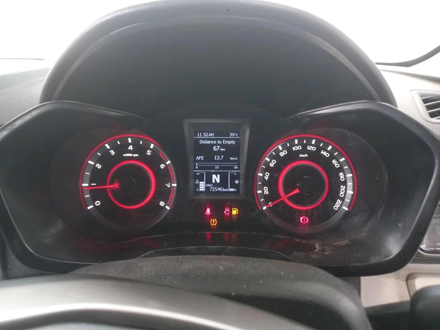 2022 Mahindra XUV300 W8 1.2 PETROL, Petrol, Manual, 72,546 km, interior