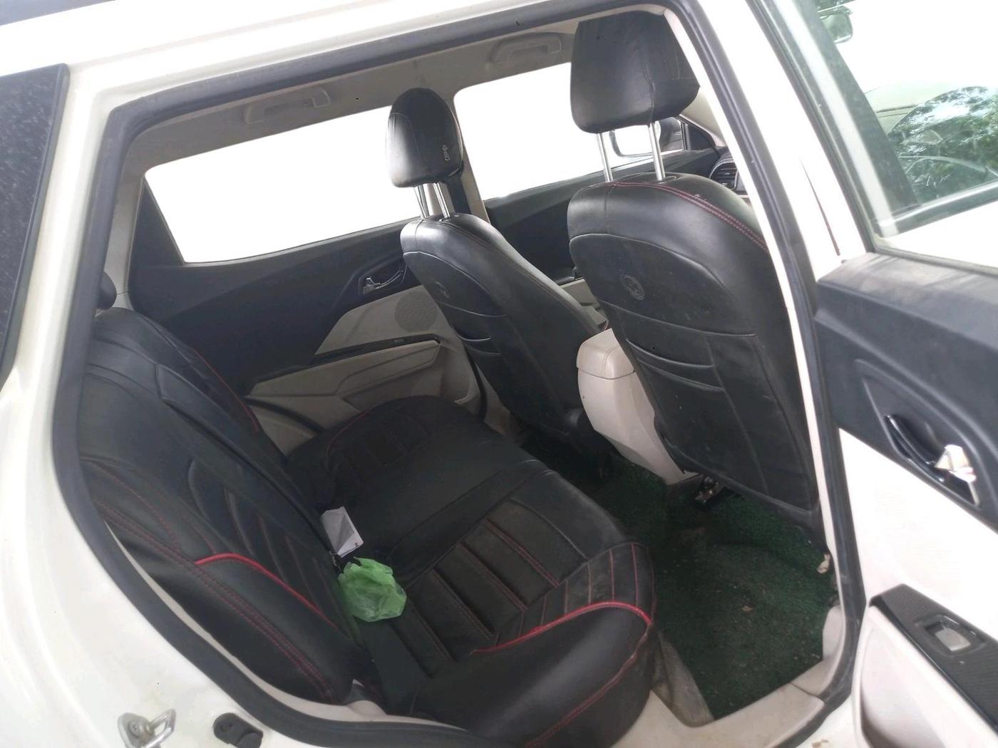 2022 Mahindra XUV300 W8 1.2 PETROL, Petrol, Manual, 72,546 km, interior