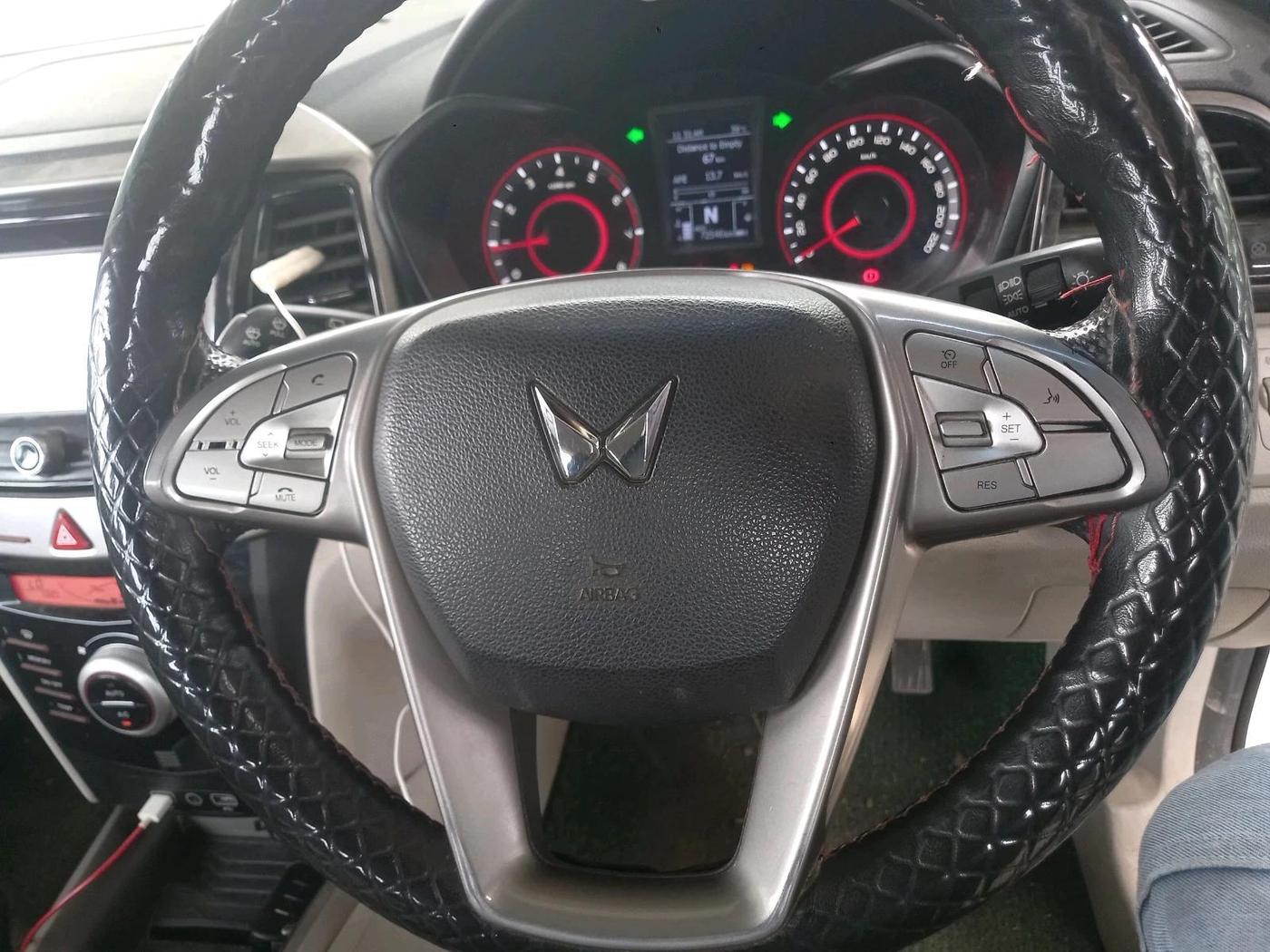 2022 Mahindra XUV300 W8 1.2 PETROL, Petrol, Manual, 72,546 km, interior