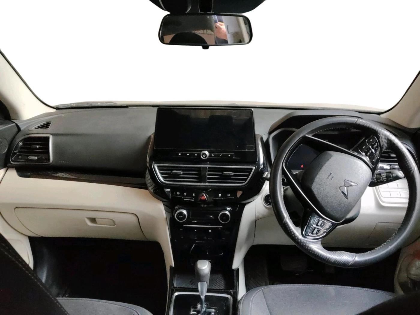 2024 Mahindra XUV 3XO AX5 1.5 Turbo Diesel Autoshift Plus, Diesel, Automatic, 58,774 km, interior
