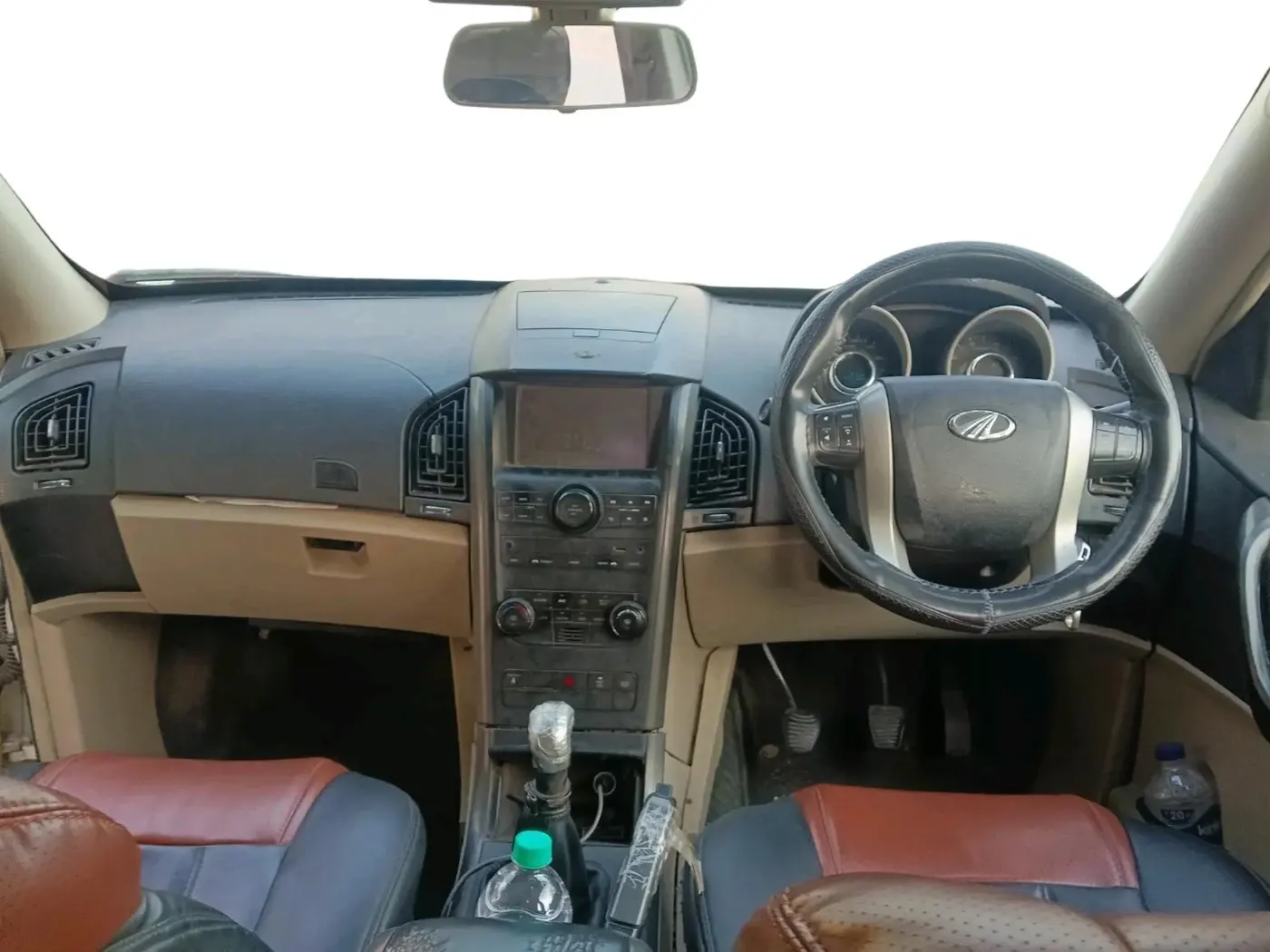 2017 Mahindra XUV500 W6, Diesel, Manual, 1,43,050 km, interior