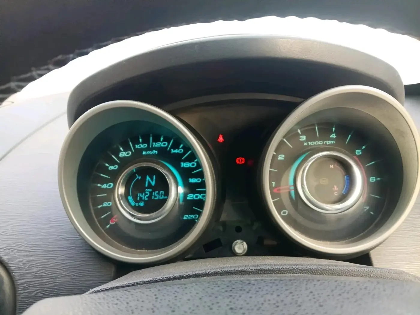 2017 Mahindra XUV500 W6, Diesel, Manual, 1,43,050 km, interior