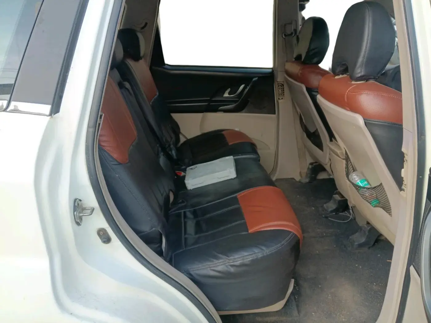 2017 Mahindra XUV500 W6, Diesel, Manual, 1,43,050 km, interior