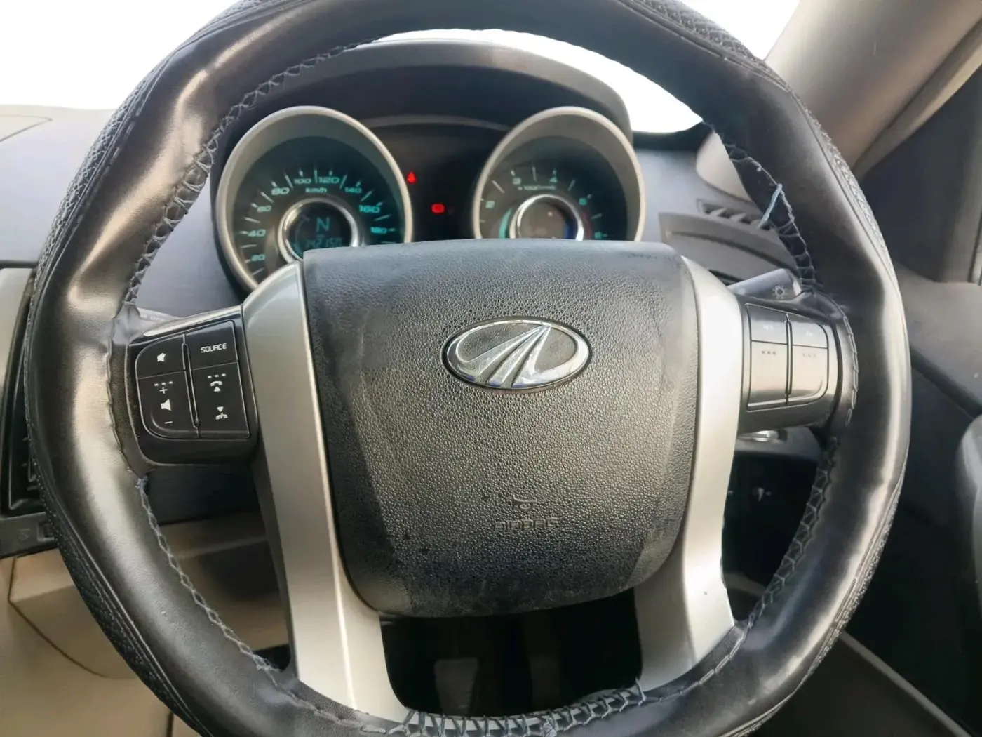 2017 Mahindra XUV500 W6, Diesel, Manual, 1,43,050 km, interior