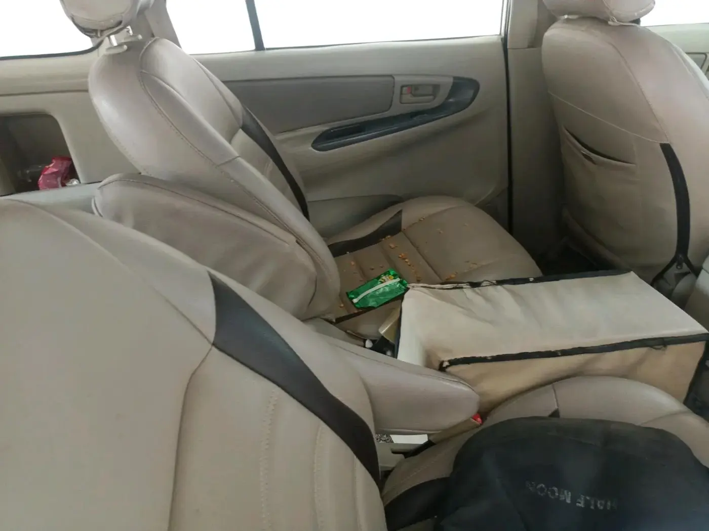 2011 Toyota Innova 2.5 G2 7STR, Diesel, Manual, 1,26,290 km, interior
