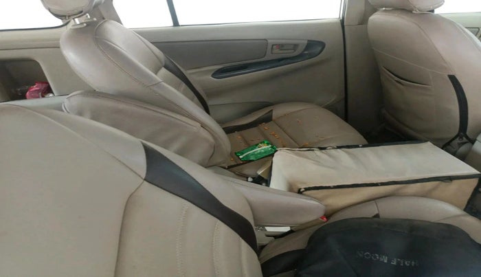 2011 Toyota Innova 2.5 G2 7STR, Diesel, Manual, 1,26,290 km, interior