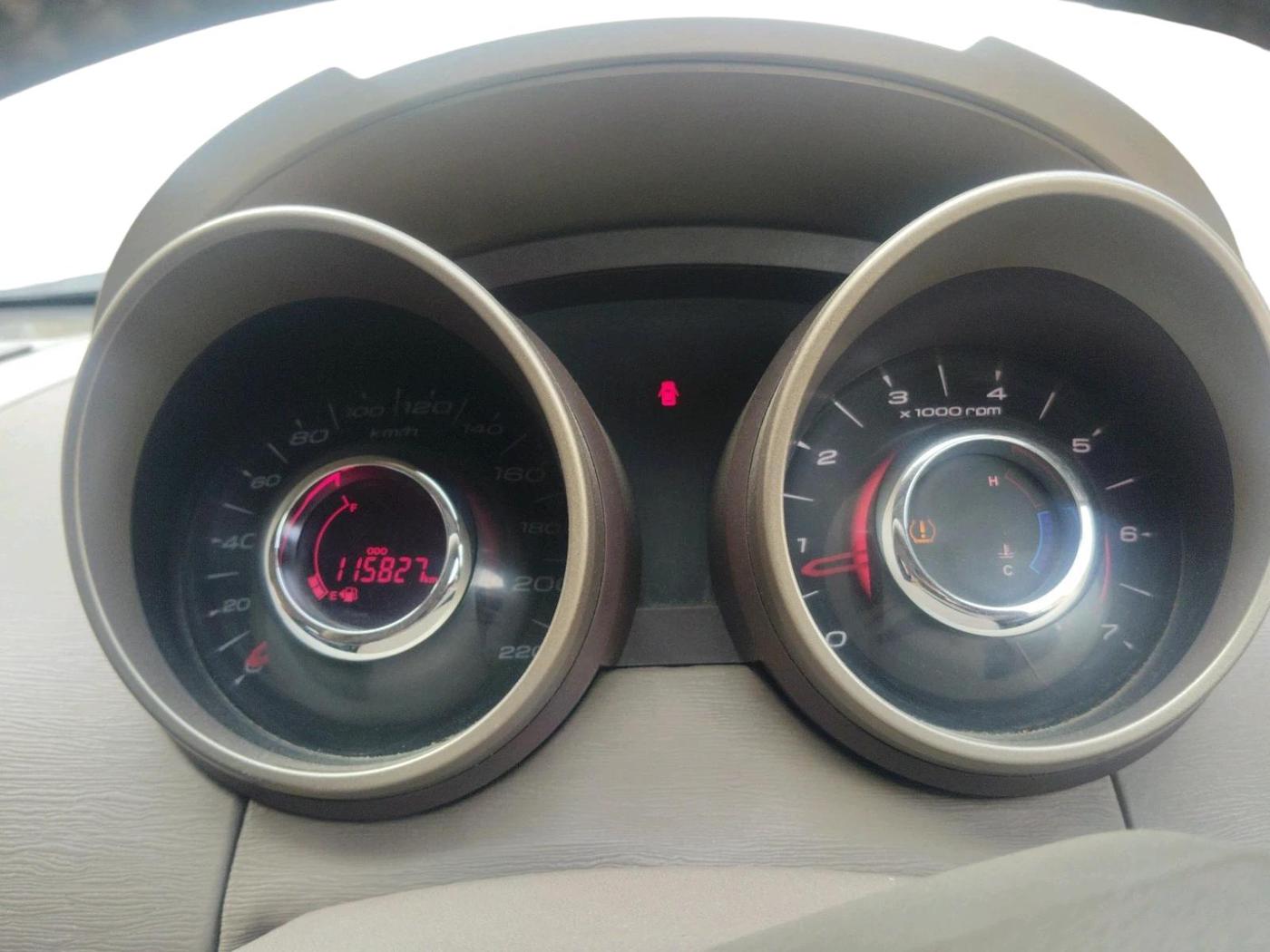 2014 Mahindra XUV500 W6, Diesel, Manual, 1,16,000 km, interior