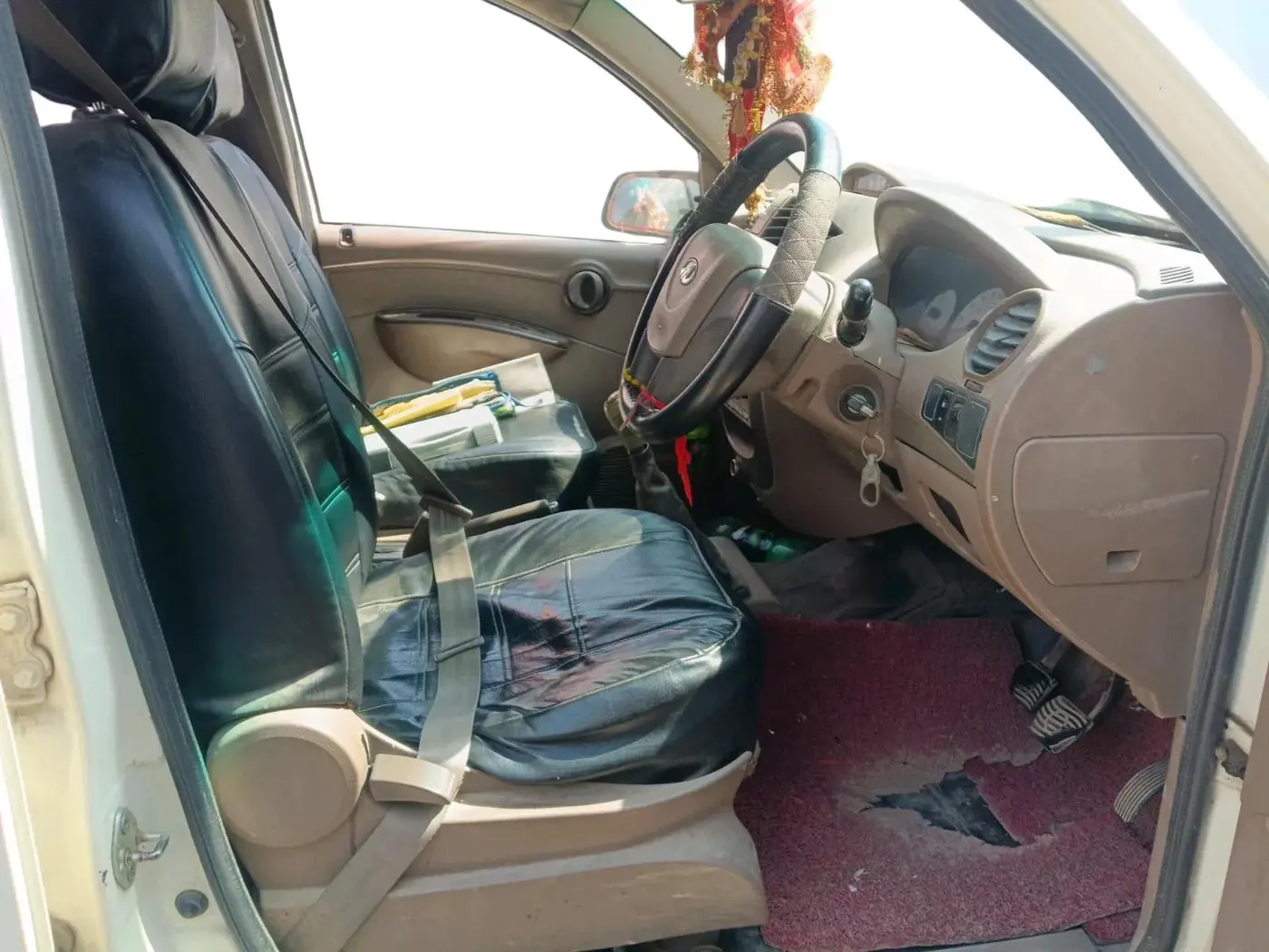 2013 Mahindra Xylo H4 BS IV, Diesel, Manual, 2,03,192 km, interior