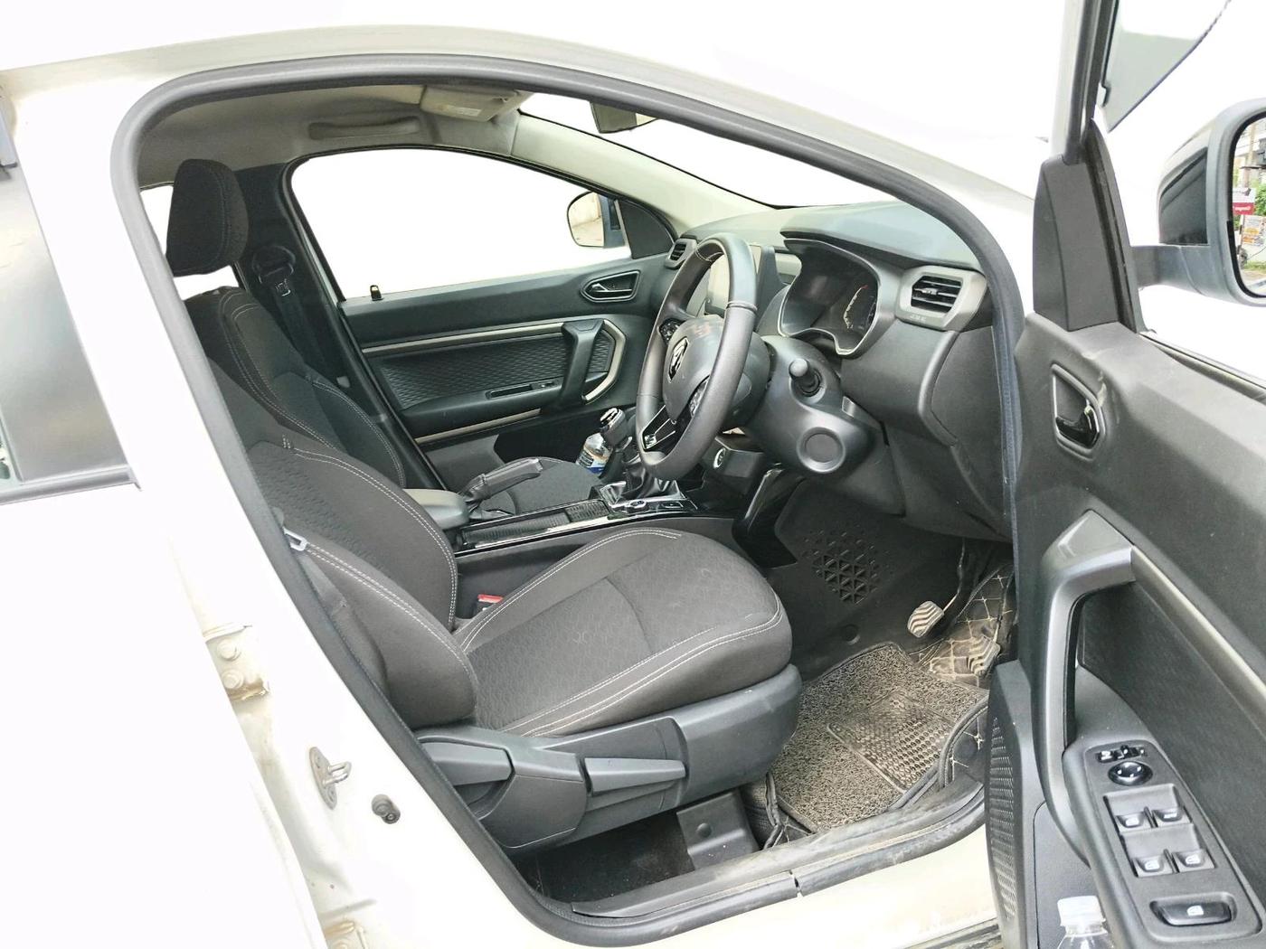 2022 Renault Kiger RXZ MT, Petrol, Manual, 14,260 km, interior
