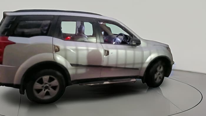 2015 Mahindra XUV500 W8, Diesel, Manual, 1,00,128 km, exterior