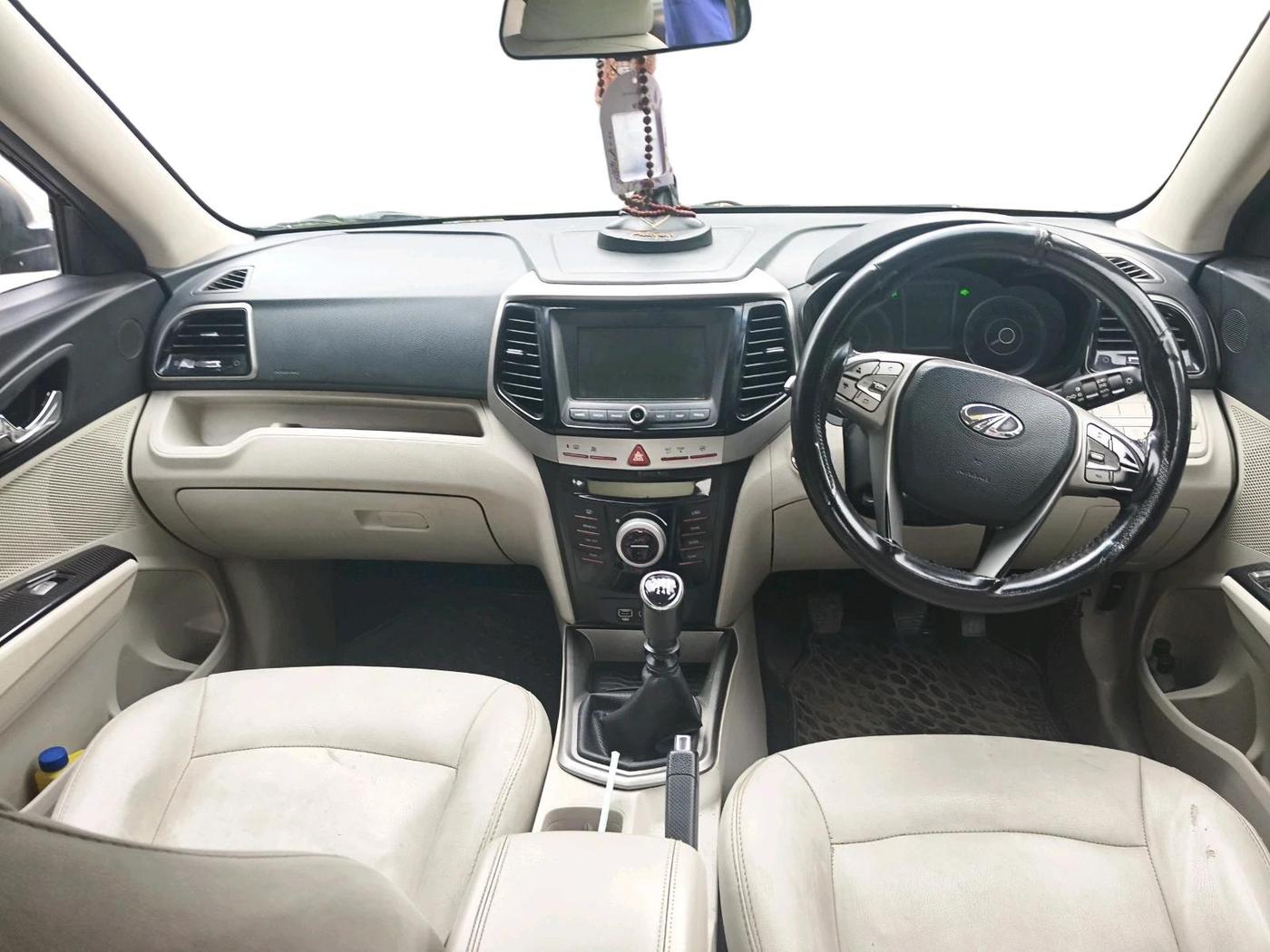 2022 Mahindra XUV300 W8 1.2 PETROL, Petrol, Manual, 67,846 km, interior