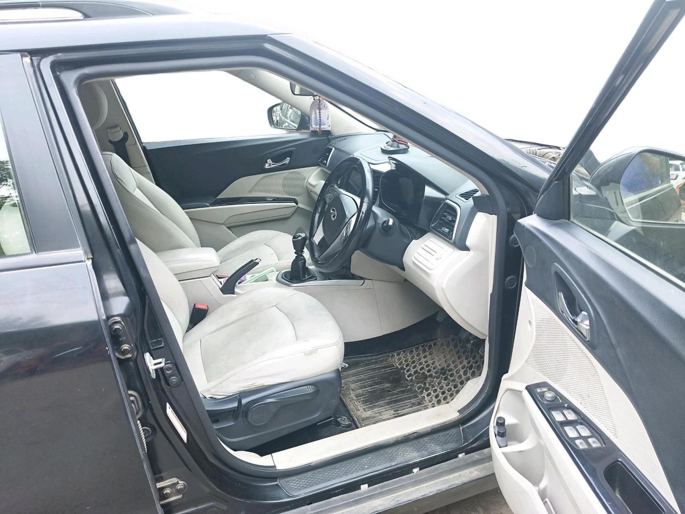 2022 Mahindra XUV300 W8 1.2 PETROL, Petrol, Manual, 67,846 km, interior