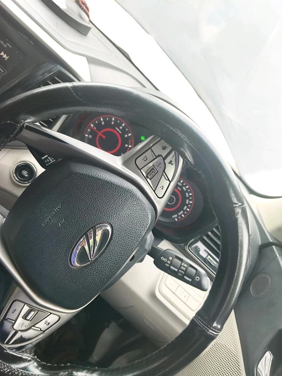 2022 Mahindra XUV300 W8 1.2 PETROL, Petrol, Manual, 67,846 km, interior