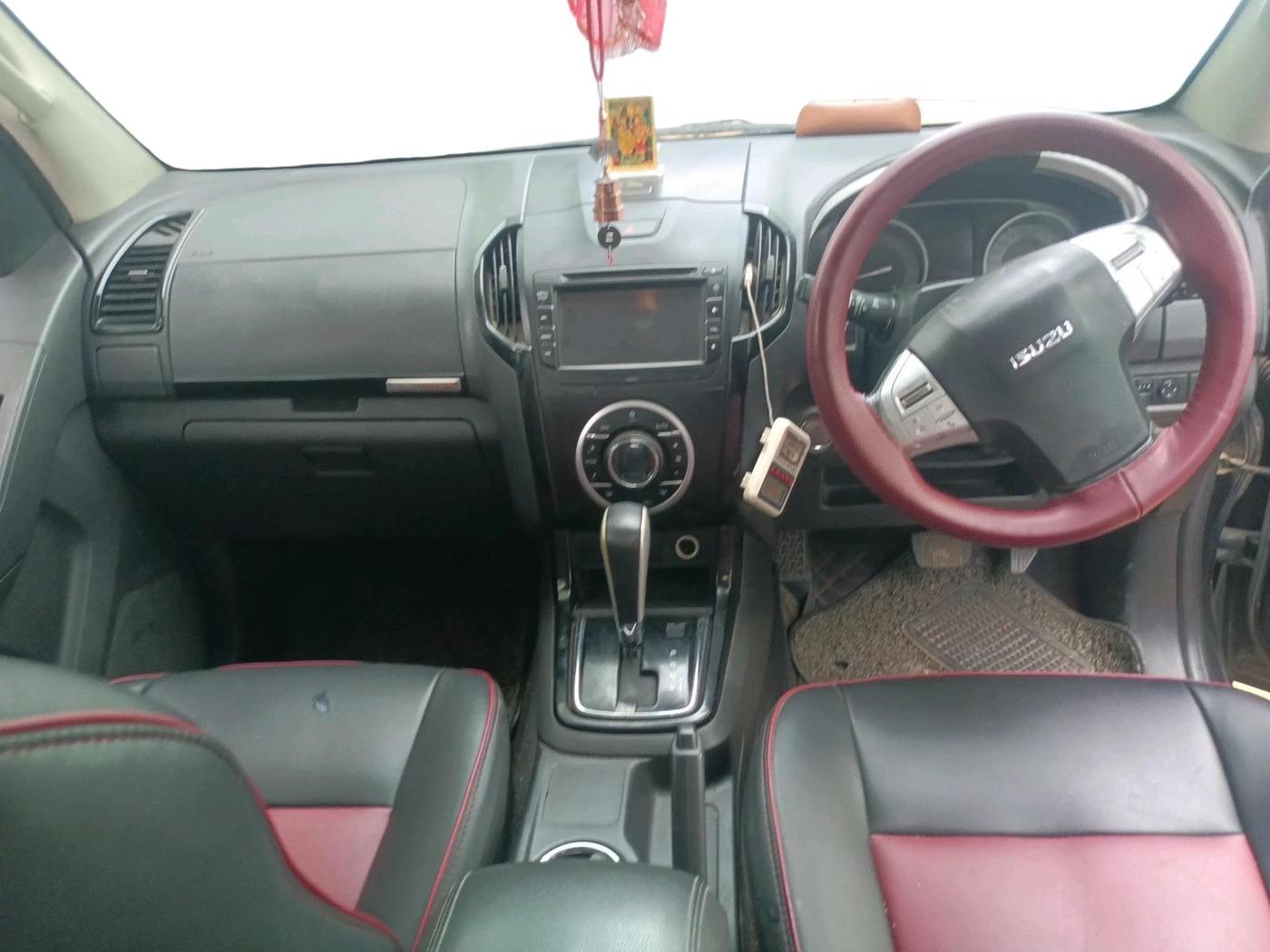 2017 ISUZU MU-X 4x2 AT, Diesel, Automatic, 99,425 km, interior
