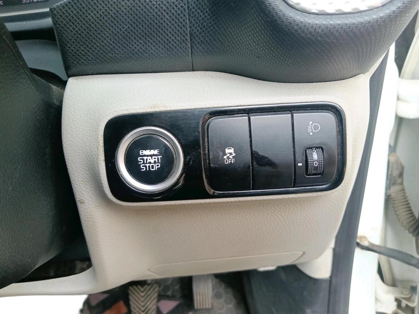 2021 KIA SONET HTX 1.0 IMT, Petrol, Manual, 33,754 km, interior