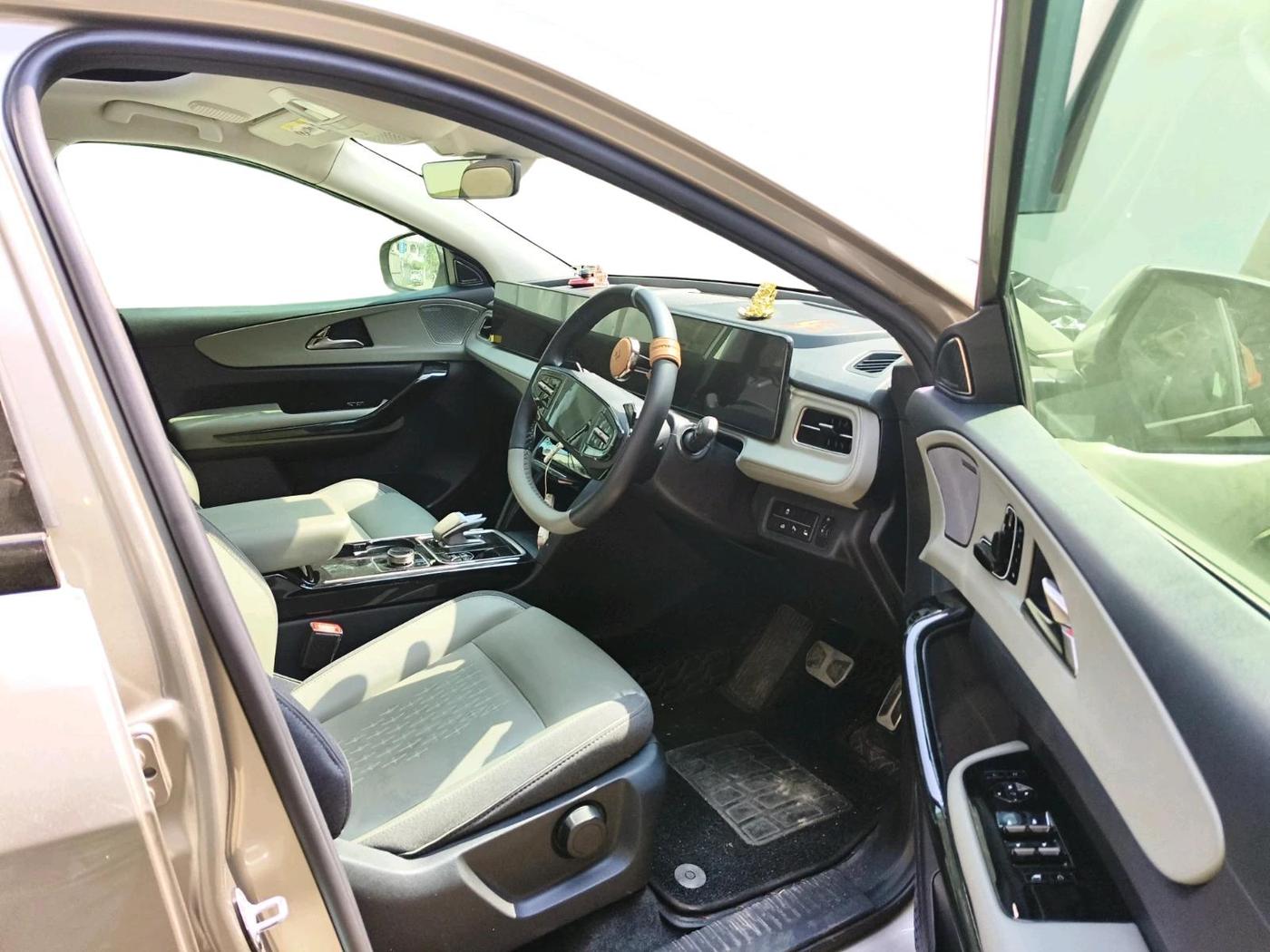 2025 Mahindra XEV 9e Pack Two, Electric, Automatic, 2,535 km, interior