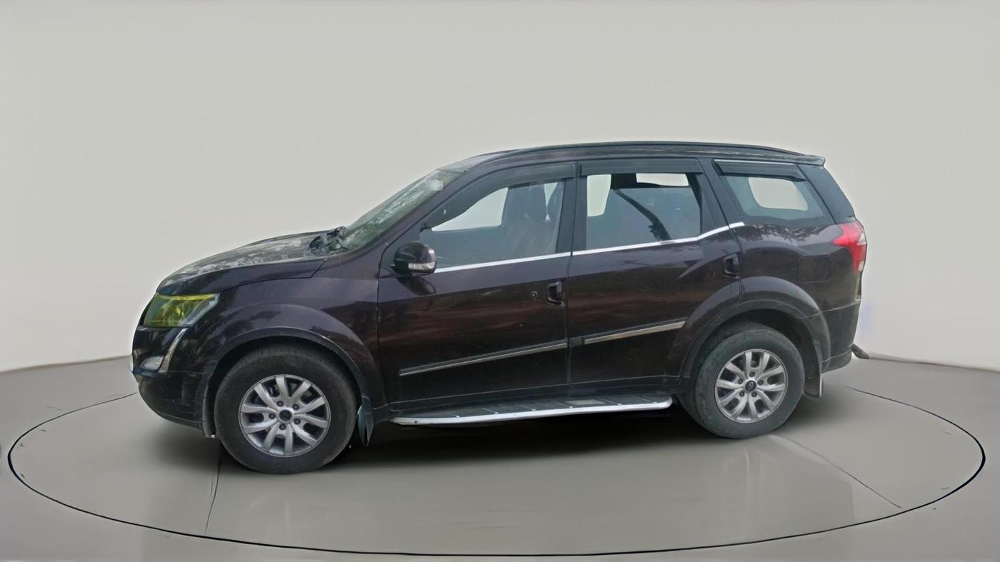 2018 Mahindra XUV500 W7, Diesel, Manual, 1,80,367 km, exterior