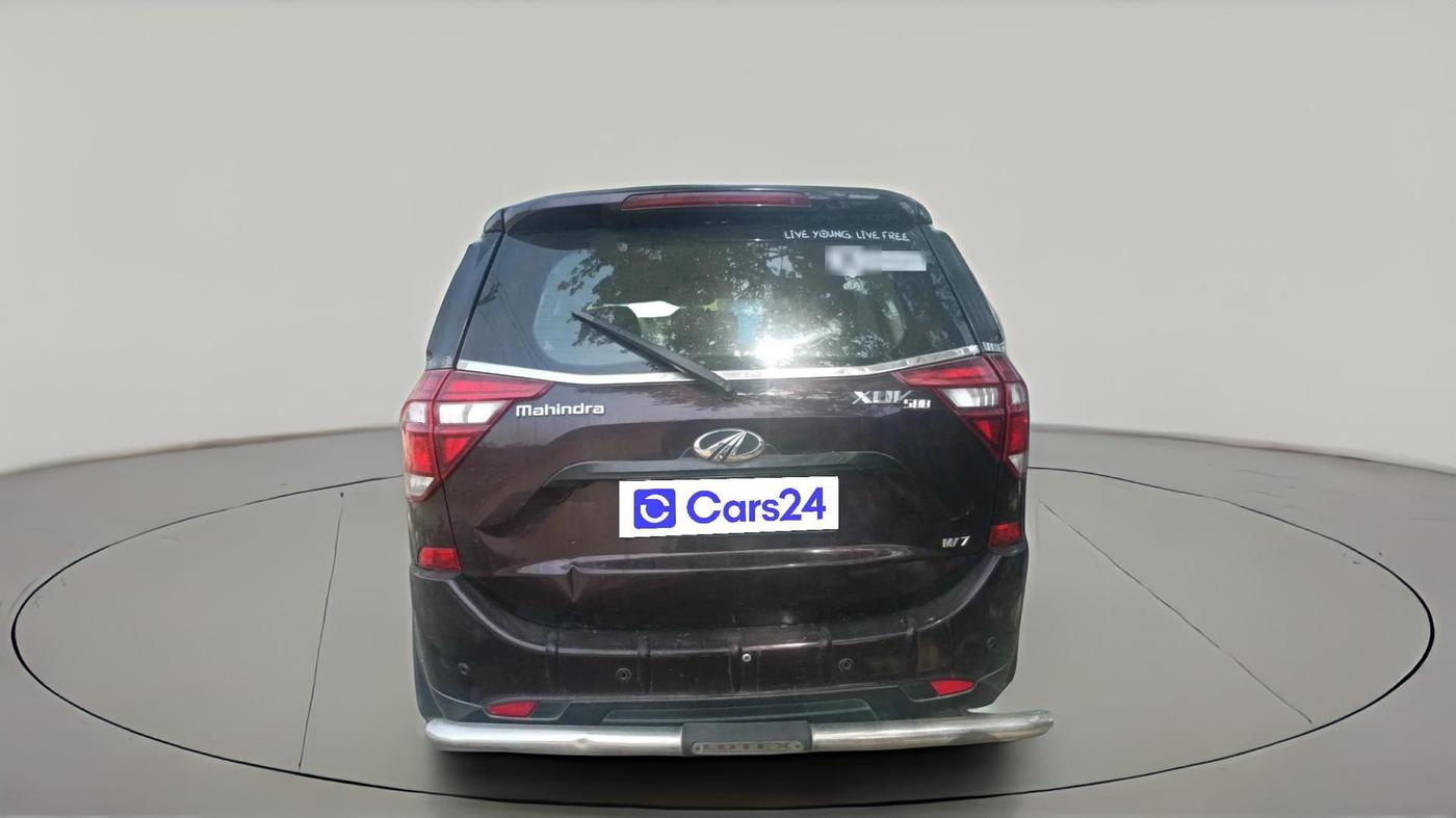 2018 Mahindra XUV500 W7, Diesel, Manual, 1,80,367 km, exterior