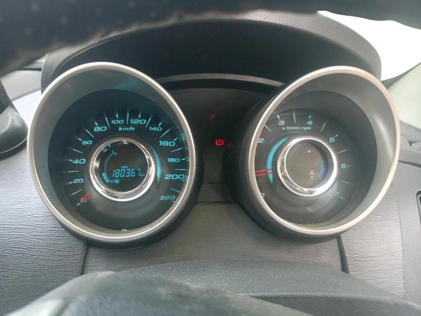 2018 Mahindra XUV500 W7, Diesel, Manual, 1,80,367 km, interior